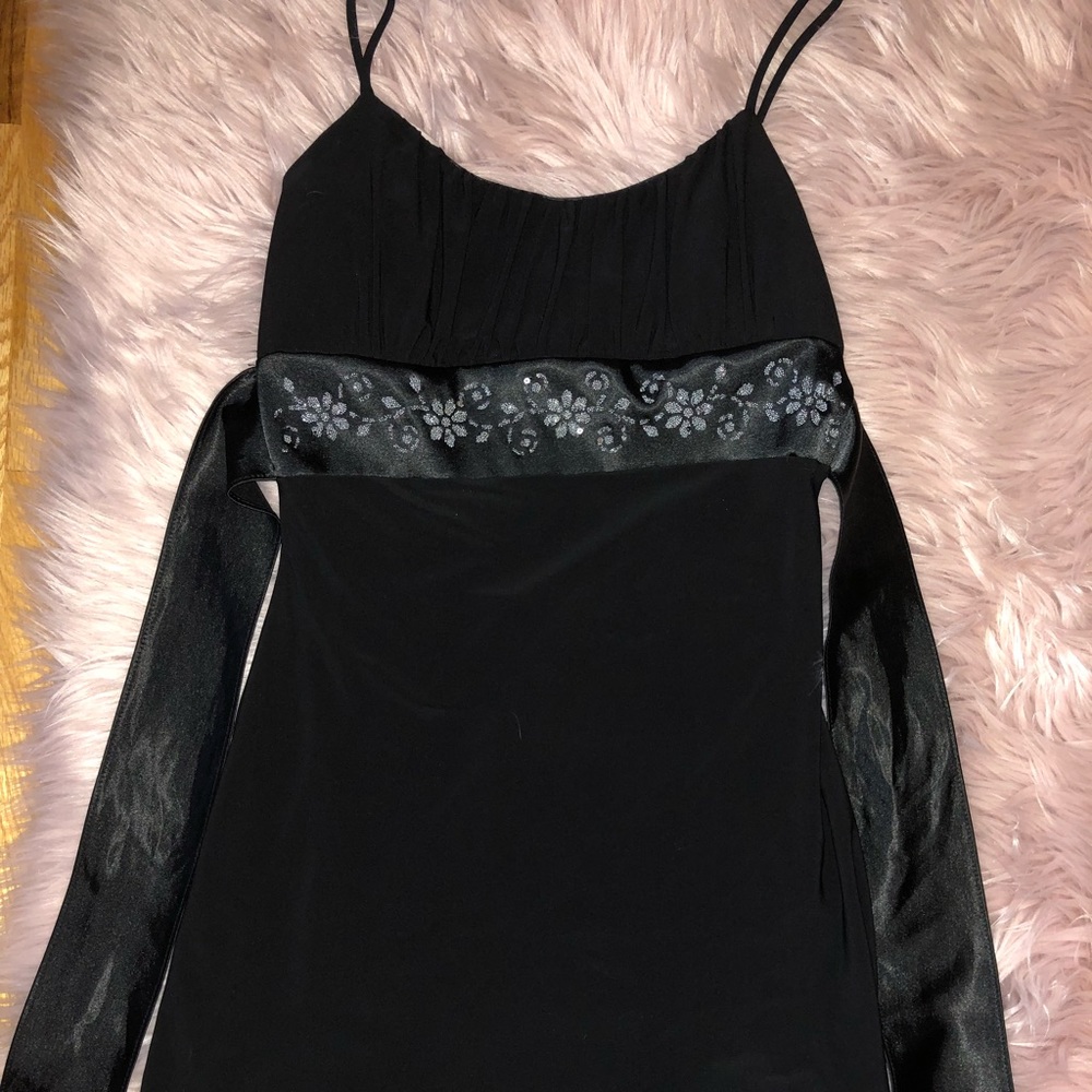 a black dress w/ flowers on it